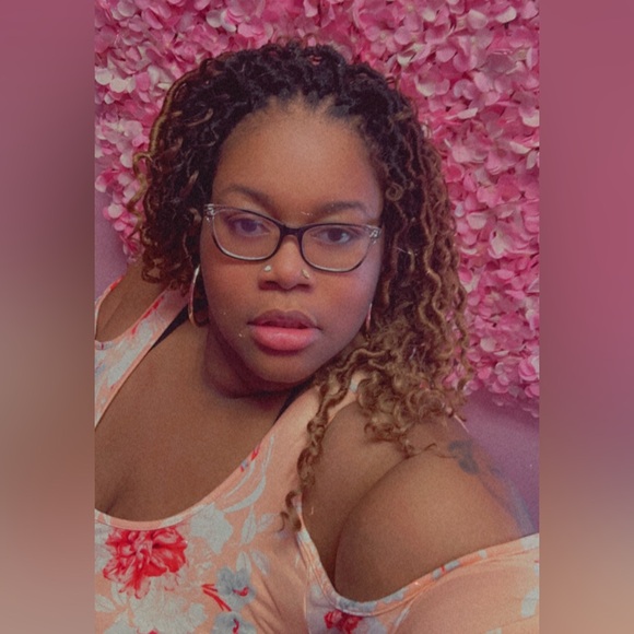 Meet your Posher, Tia - Picture 7 of 13